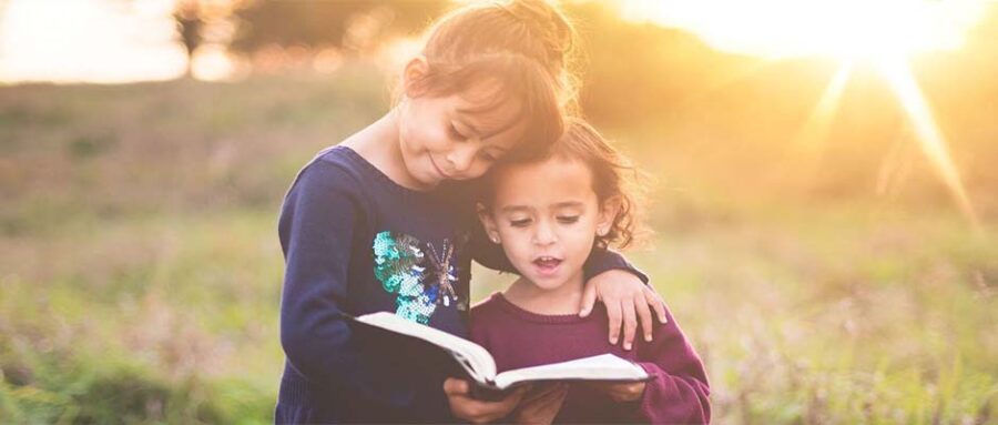 Miles de estudiantes participan en “Día de traer la Biblia a la escuela” 12