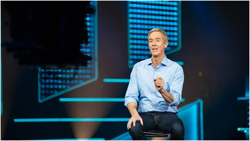 Más pastores están de acuerdo con Andy Stanley: sin servicios de adoración hasta 2021