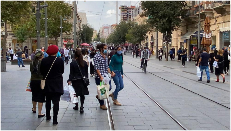 Israel levanta la mayoría de sus restricciones del COVID-19