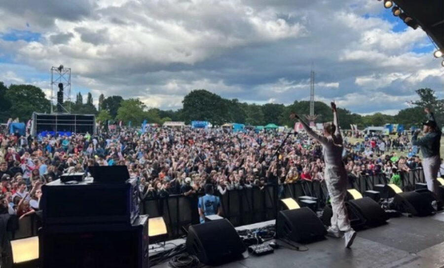 Miles atraídos por el mensaje del Evangelio en el Festival de Manchester 2