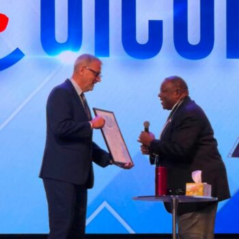 LA CIUDAD DE HOUSTON ENTREGO PROCLAMA OFICIAL A COICOM INTERNACIONAL
